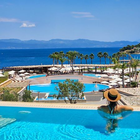 ミラッジオ サーマル スパ リゾート パリウリ エクステリア 写真 The resort's main pool