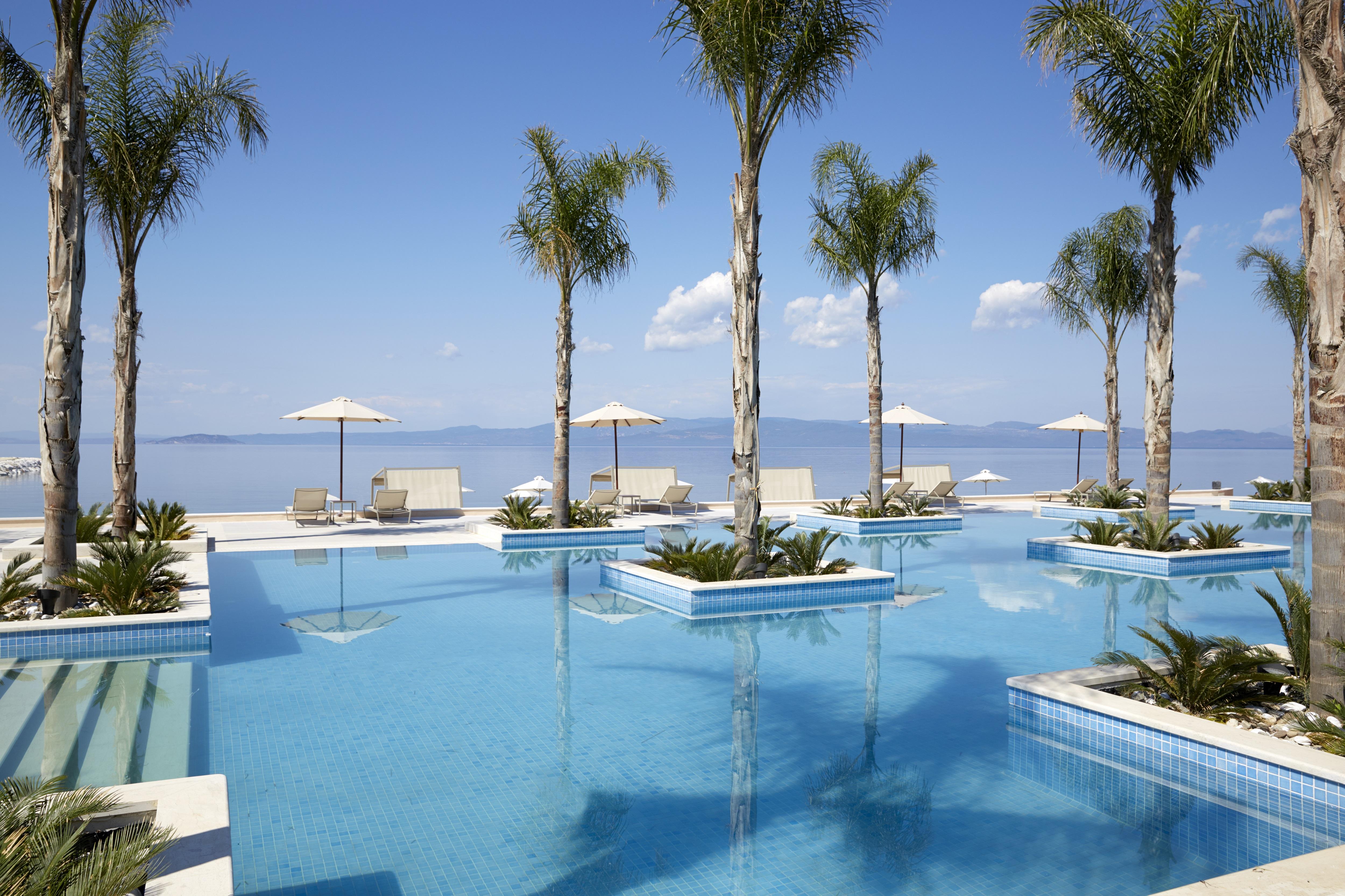 ミラッジオ サーマル スパ リゾート パリウリ エクステリア 写真 The pool at the hotel