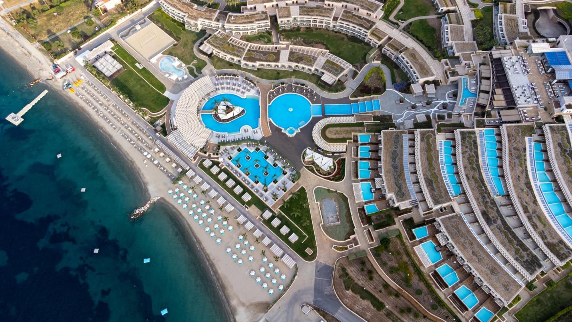 ミラッジオ サーマル スパ リゾート パリウリ エクステリア 写真 Aerial view of the resort