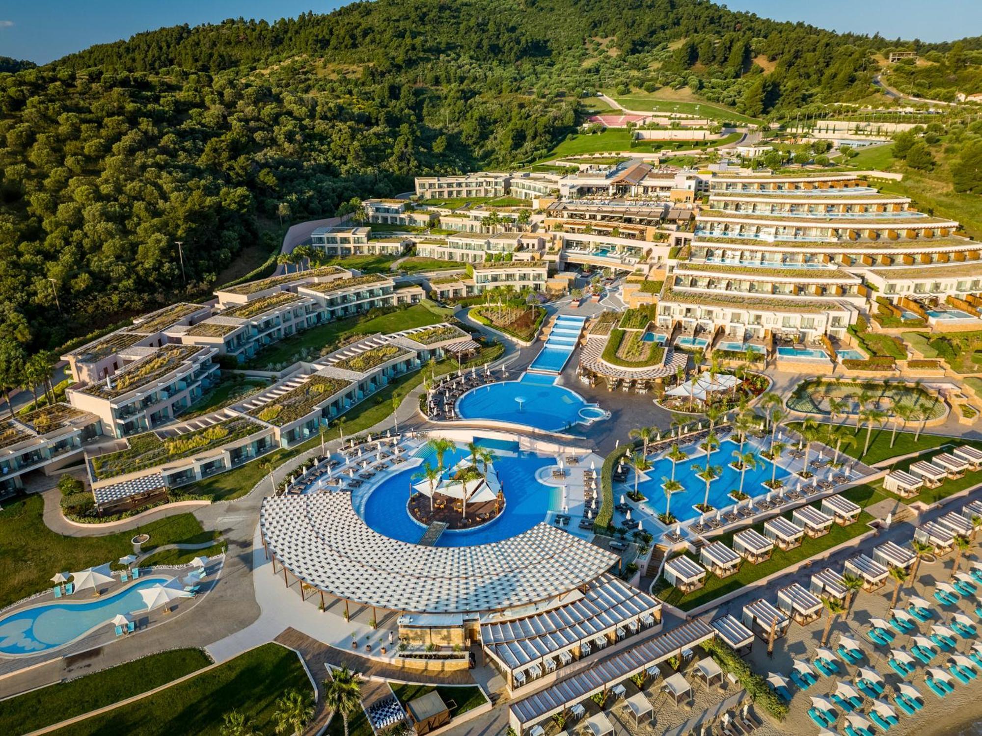 ミラッジオ サーマル スパ リゾート パリウリ エクステリア 写真 Aerial view of the resort
