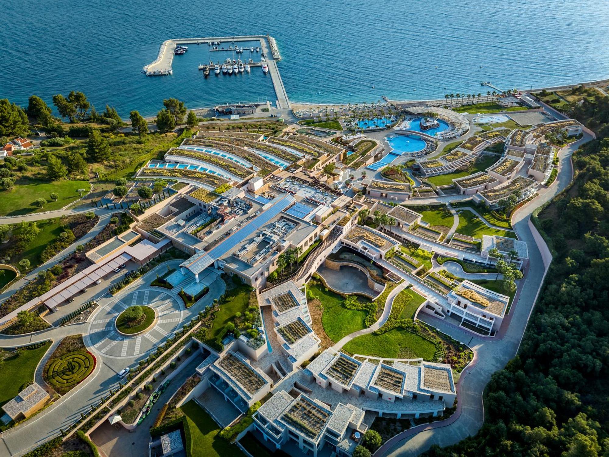 ミラッジオ サーマル スパ リゾート パリウリ エクステリア 写真 Aerial view of the resort